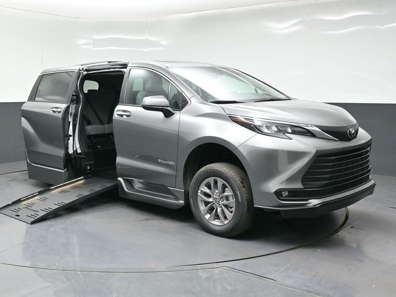 New 2026 Toyota Sienna